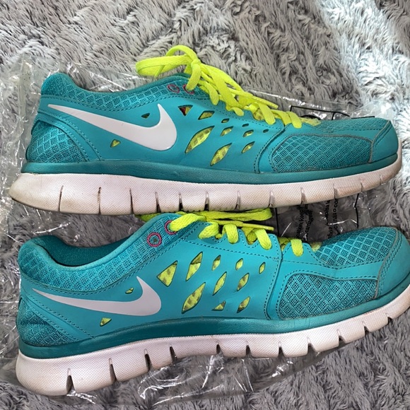 Nike Flex Running Shoes - Picture 3 of 5